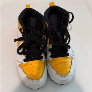 Nike Kids High-Top Sneakers in Yellow, White and Black